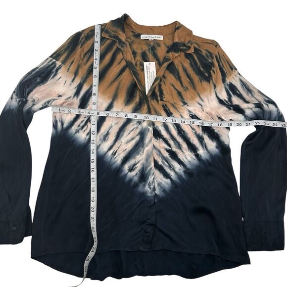 NWT Young Fabulous and Broke blue, white and tan tie-dye silky blouse size small - Picture 4 of 7